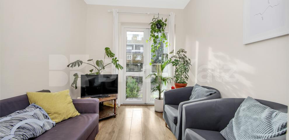 			NEW INSTRUCTION , 4 Bedroom, 1 bath, 1 reception Apartment			 Burbage Close , Borough/London Bridge